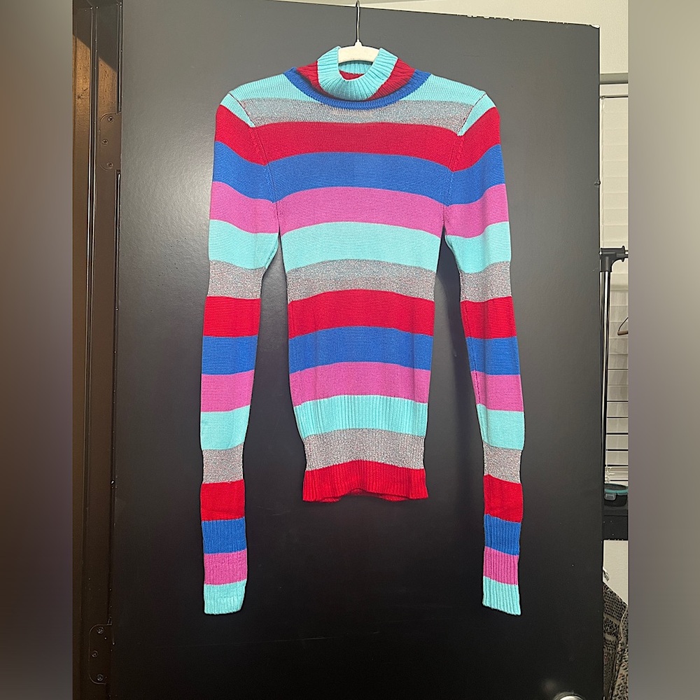 Gorgeous sweater, perfect for any occasion.